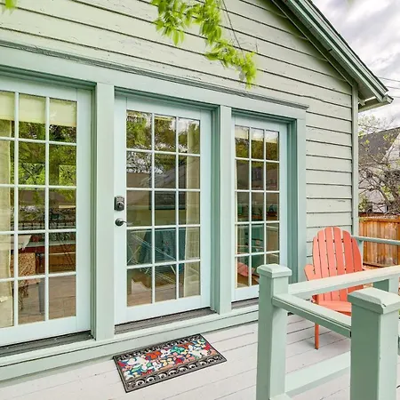 Pet-Friendly Garden Studio In Woodland Heights!